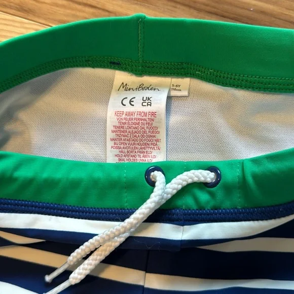 MB Swim shorts 5/6y - Picture 2 of 3